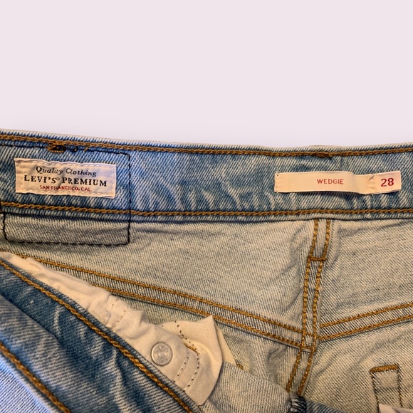 Levi’s Denim Women’s Buttonfly Wedgie size 28 - Picture 9 of 9
